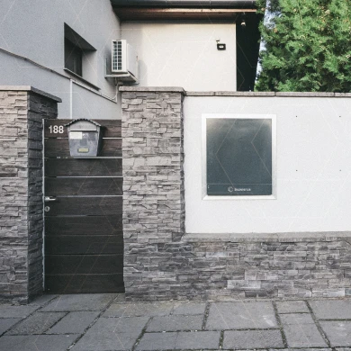 Utcafronti telepítés